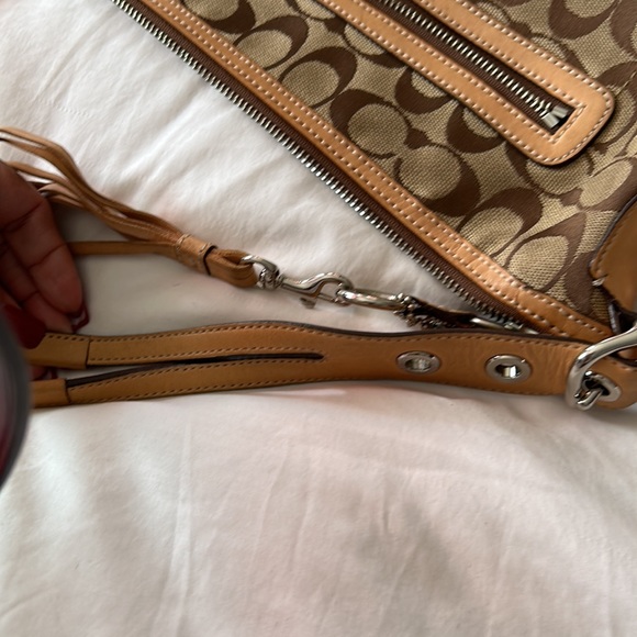 Authentic Coach beige and brown shoulder bag. - Picture 13 of 14